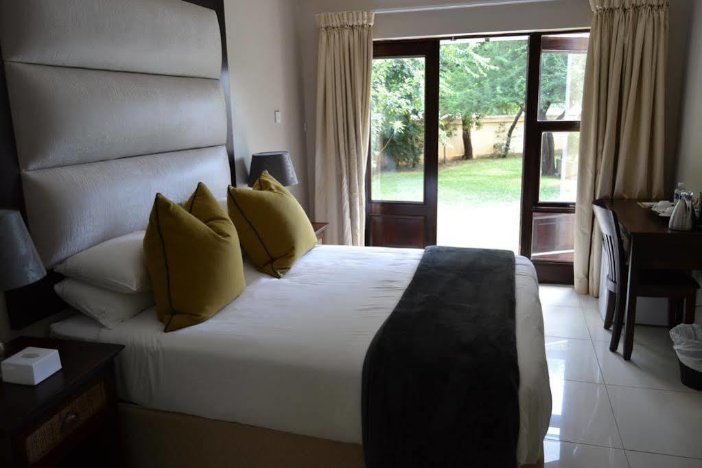 The Capital Guest House Gaborone Exteriör bild