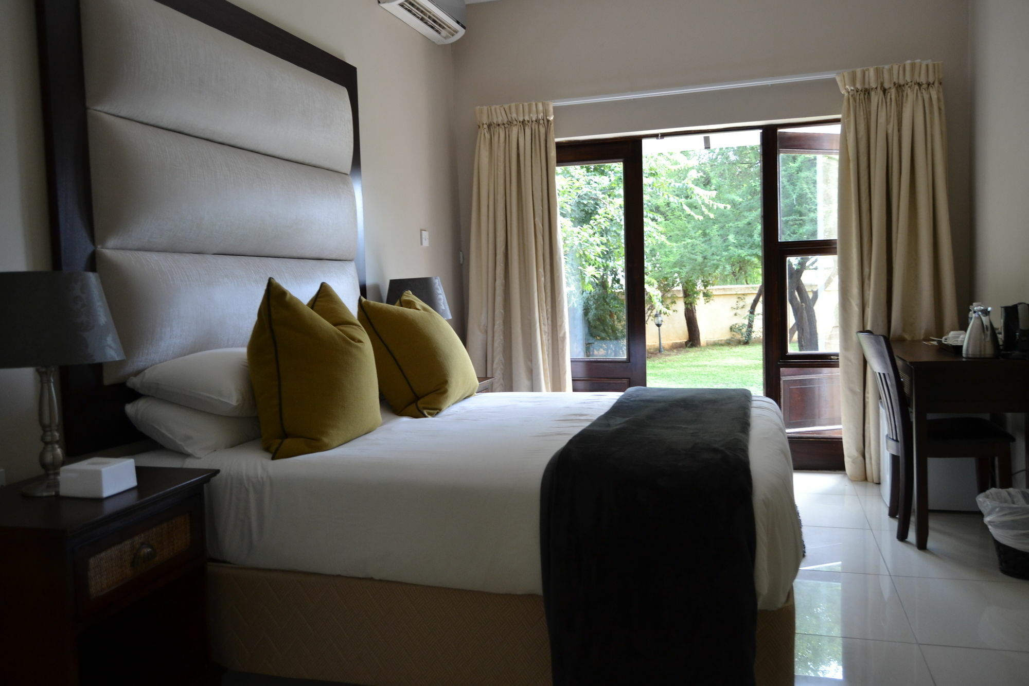 The Capital Guest House Gaborone Exteriör bild