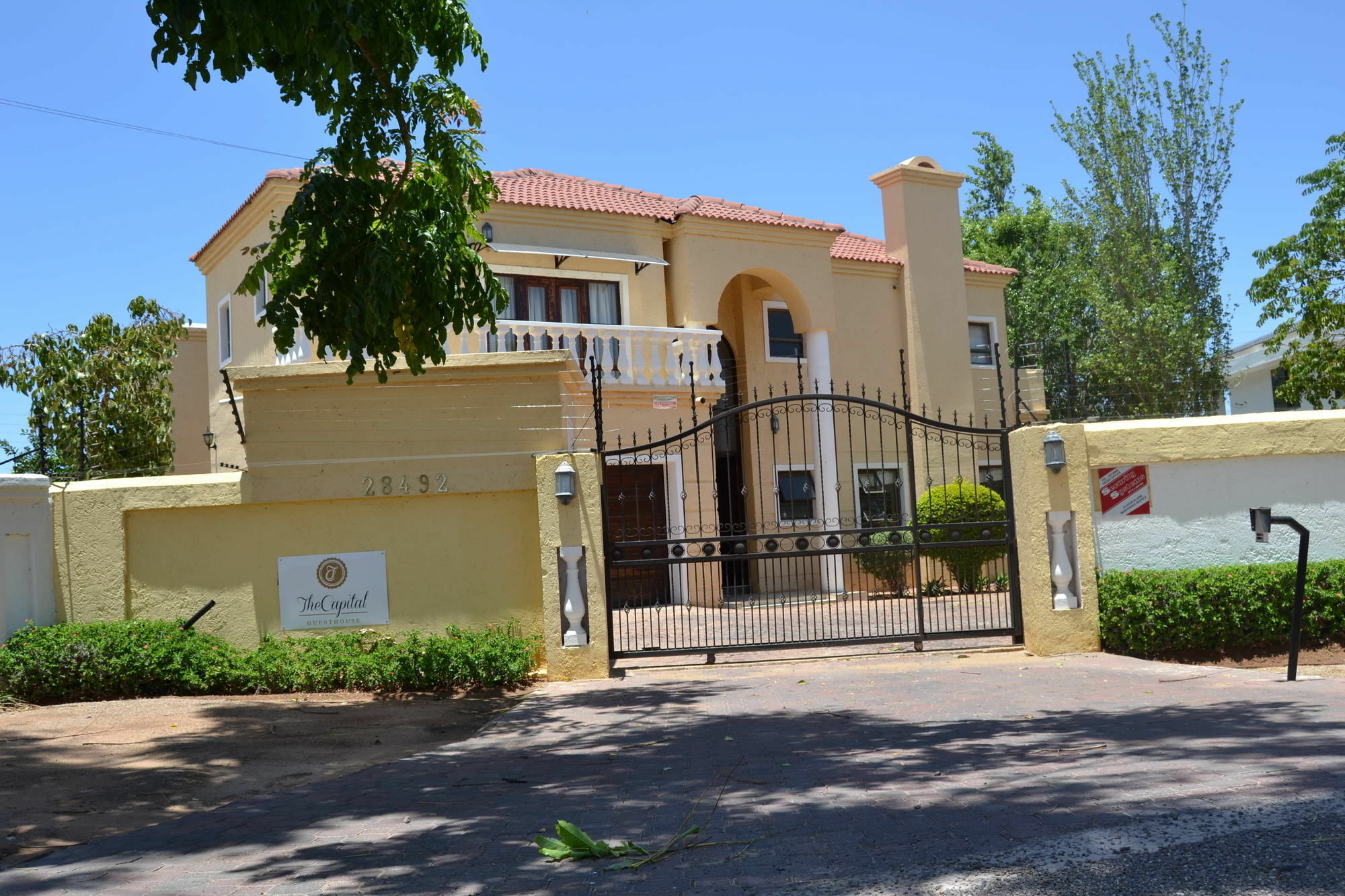 The Capital Guest House Gaborone Exteriör bild